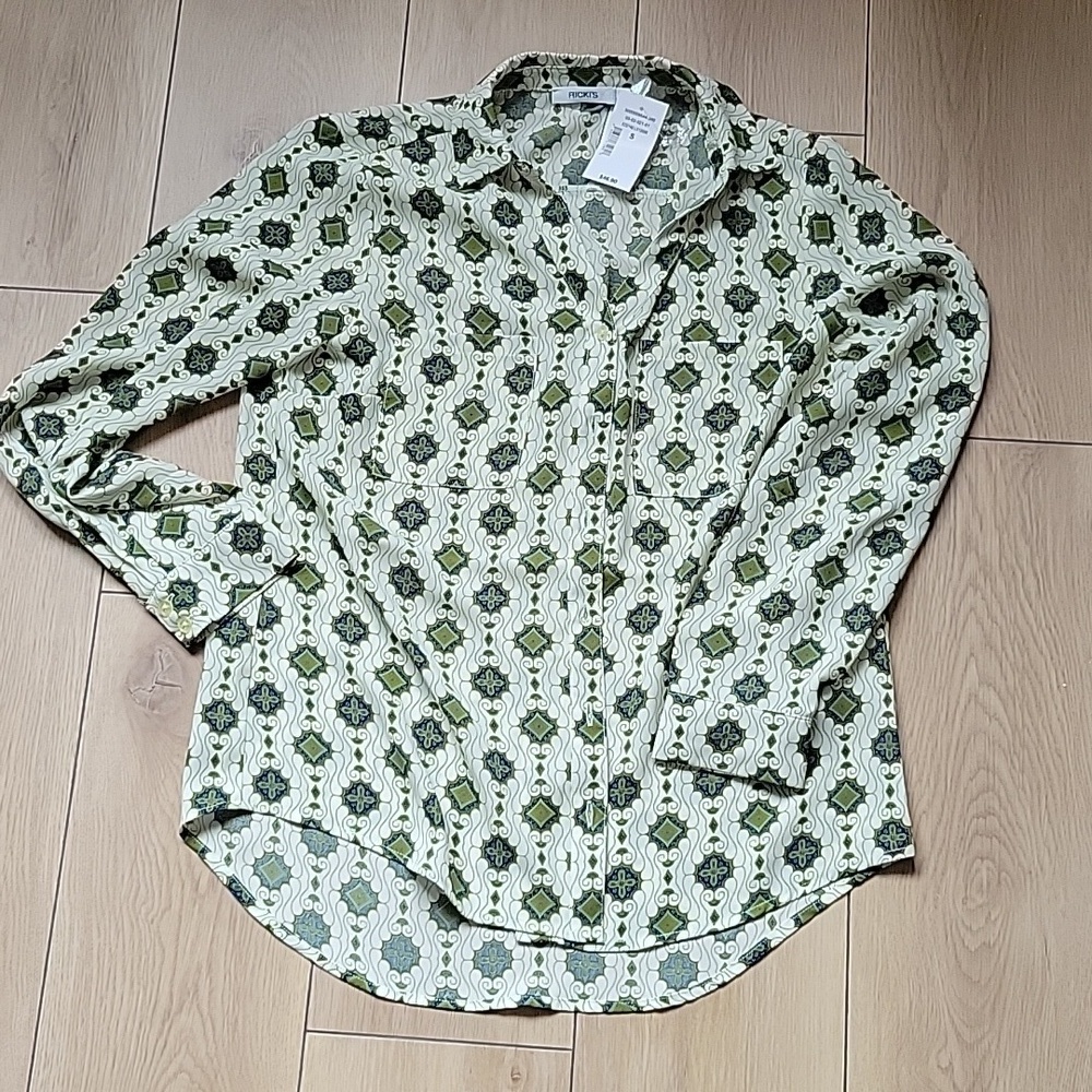 NWT RICKI'S Vintage Style Button-down Blouse size S